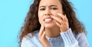 گزگز و سوزش لثه دقیقاً چیست؟